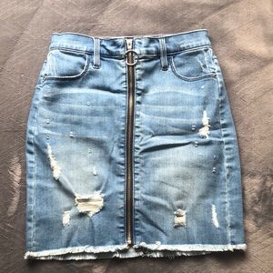 🥳3/25 Women’s BEBE Denim Skirt